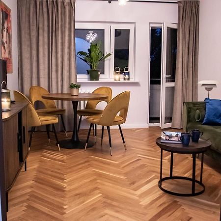 Apartament Przy Metrze Wierzbno Z Nuta Vintage Varsóvia Exterior foto