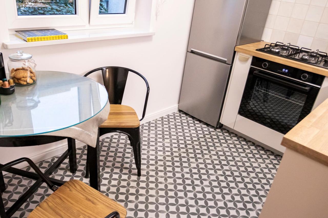 Apartament Przy Metrze Wierzbno Z Nuta Vintage Varsóvia Exterior foto